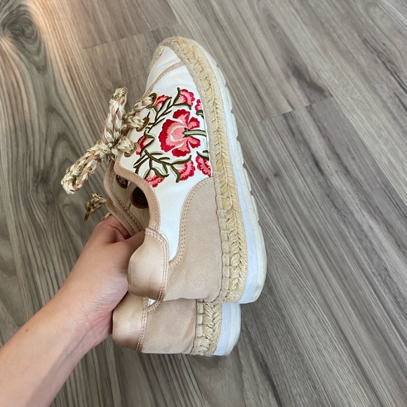 Aldo Espadrille White Sneaker with flowers size 8 - Picture 5 of 8